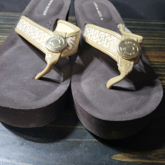 Tommy Hilfiger Wedge Summer Sandal Platform Flip Flops Tan TH pattern Straps, 8 - Picture 3 of 7